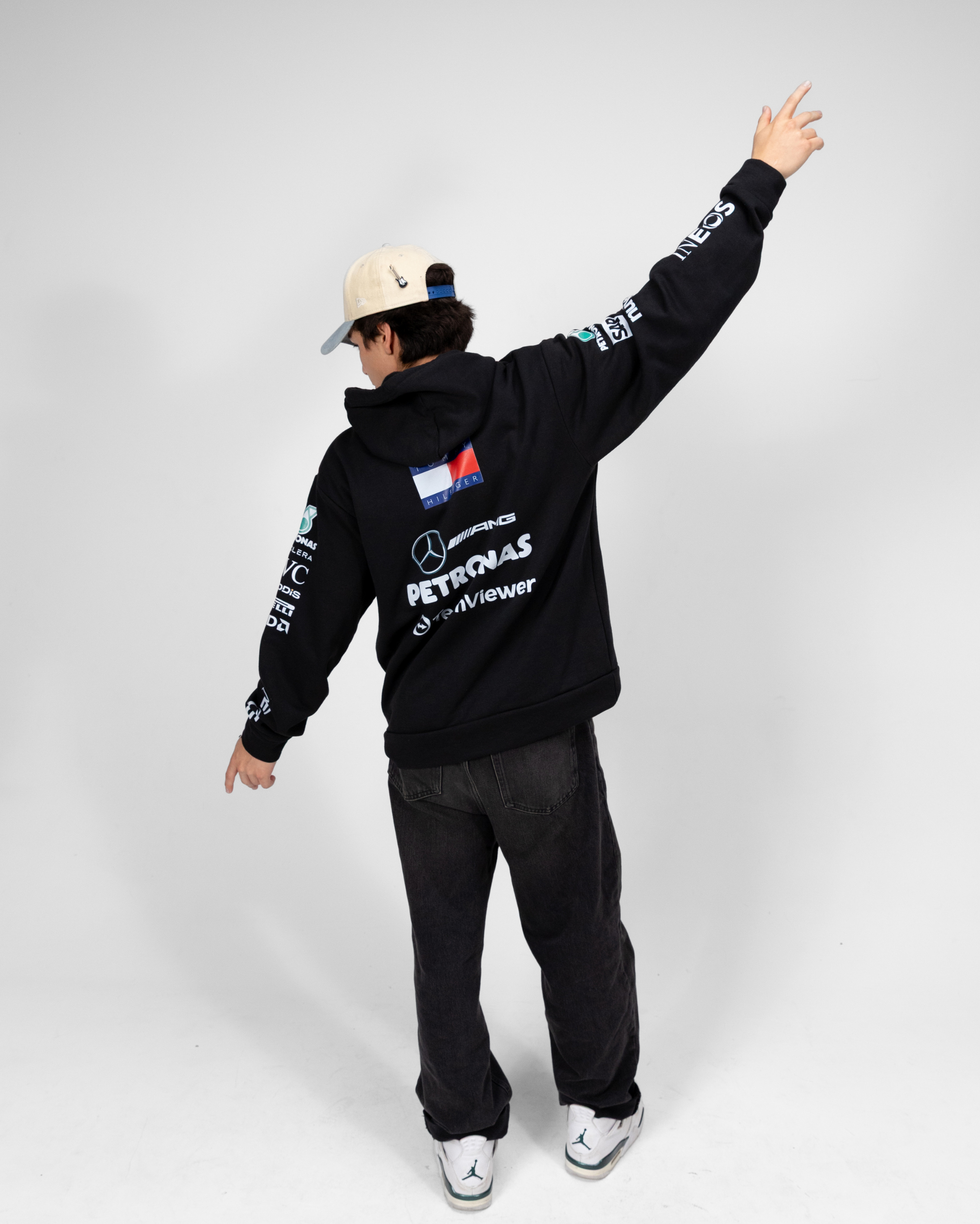 HOODIE MERCEDES AMG PETRONAS F1 TEAM 2024 EDICIÓN AFICIONADO OFICIAL