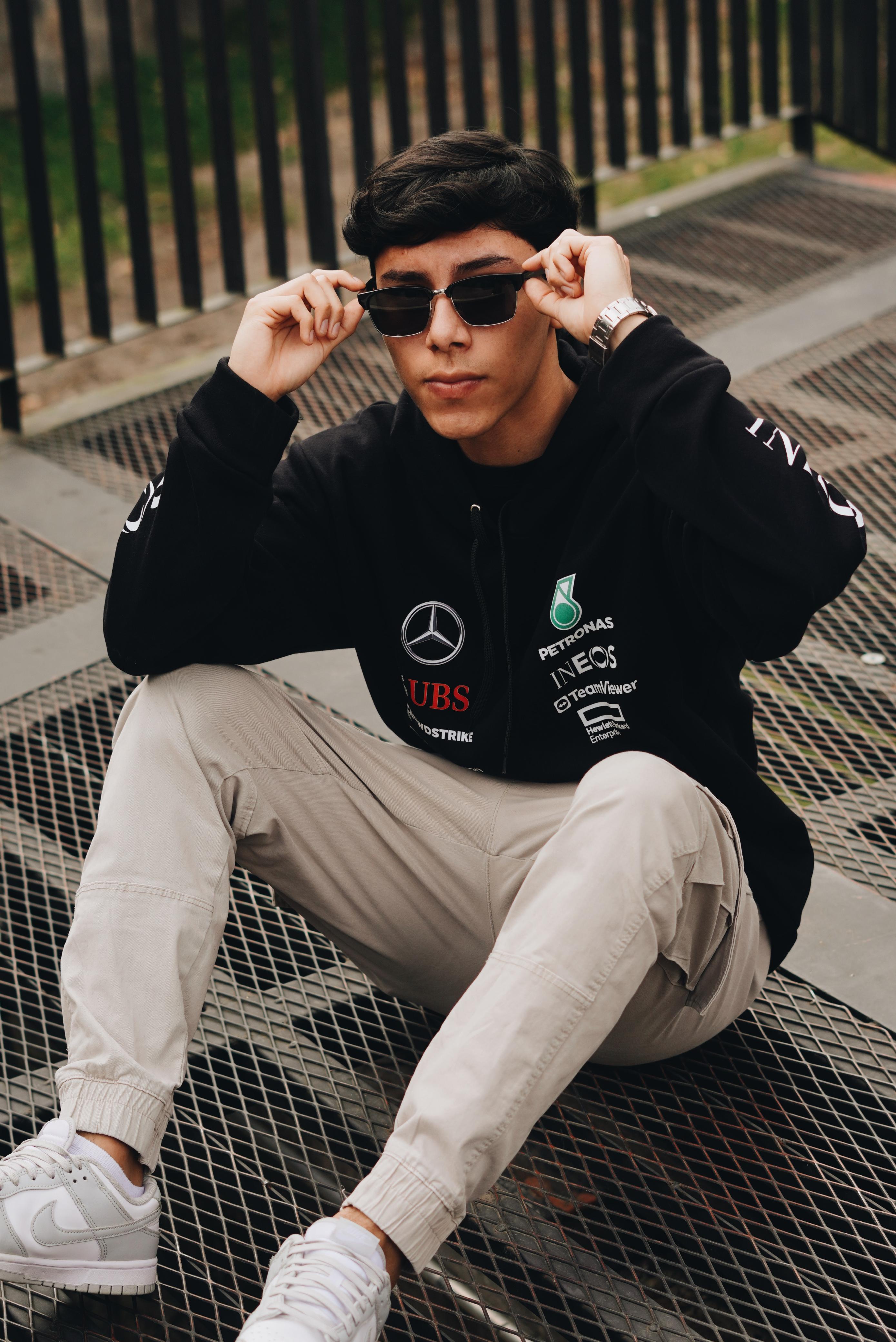 HOODIE MERCEDES AMG PETRONA F1 TEAM 2024 EDICIÓN PILOTO