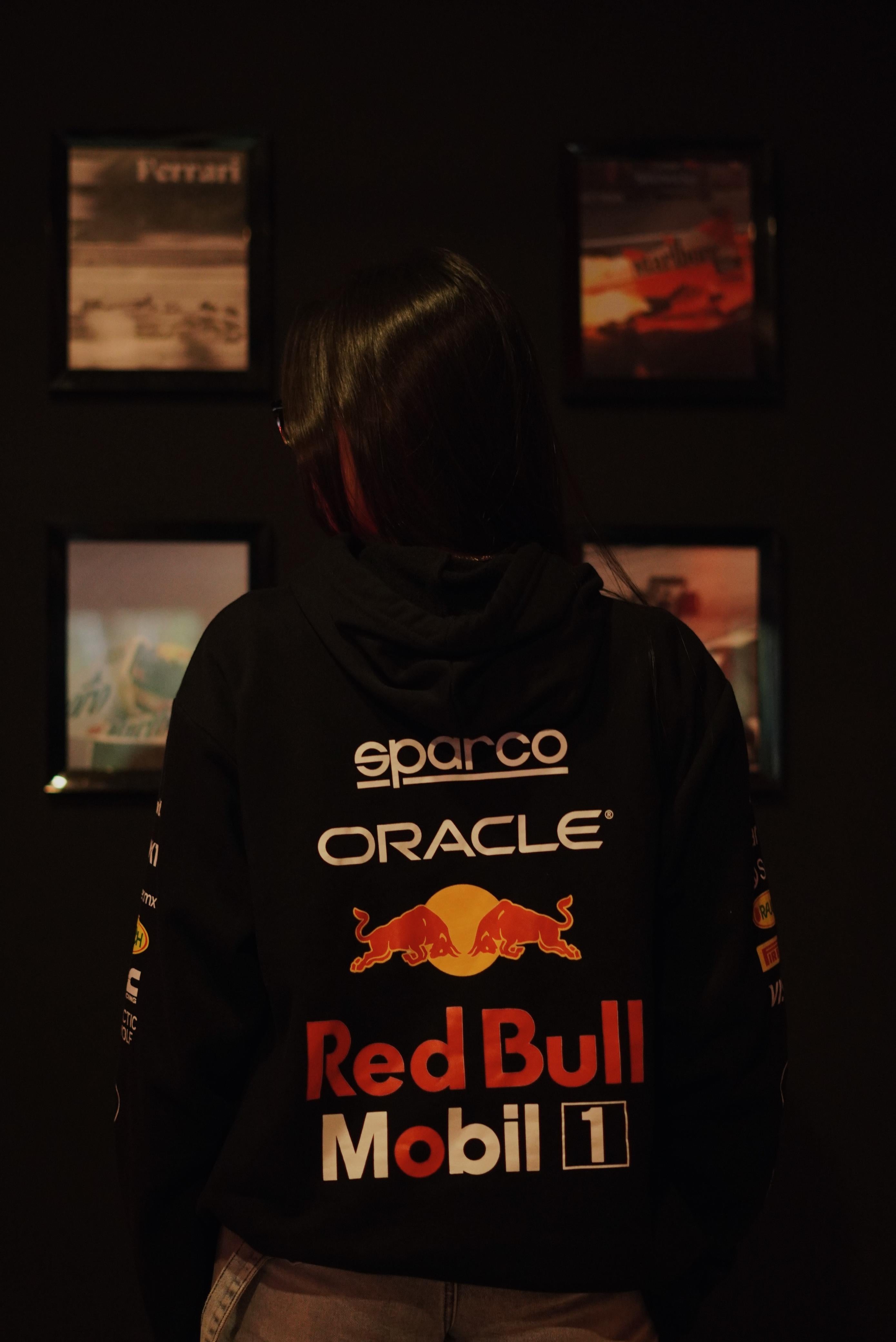 HOODIE ORACLE RED BULL RACING F1 TEAM 2024 EDICION PILOTO MAX VERSTAPPEN